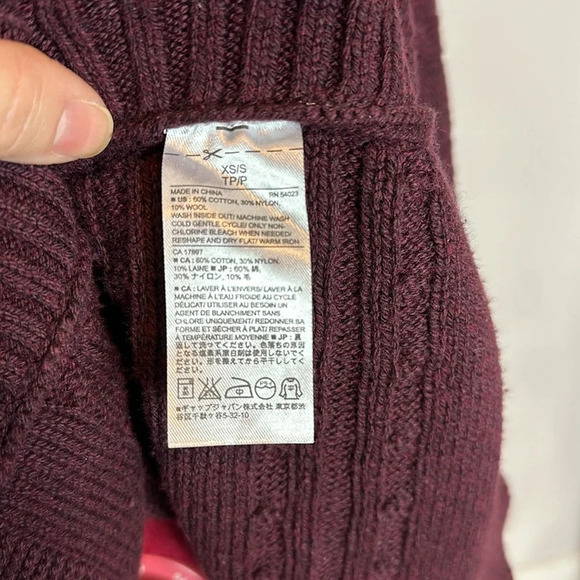 Banana Republic dark cherry cable knit sleevess sweater with decorative buttons - Picture 5 of 8